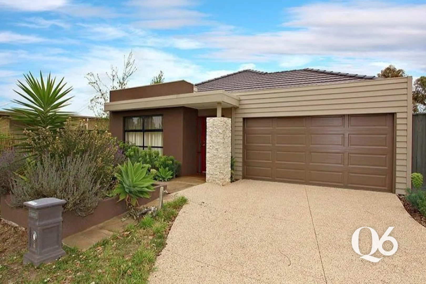 4 TENTERFIELD DRIVE, Burnside Heights VIC 3023