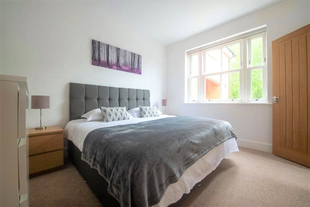 Additional image 5 of 2 bed flat to rentDeanfield Avenue, Henley-On-Thames, Oxfordshire RG9