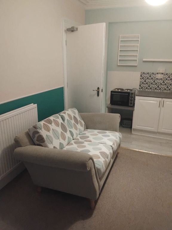 Additional image 2 of 1 bed flat to rentClifton Rd, Llandudno LL30