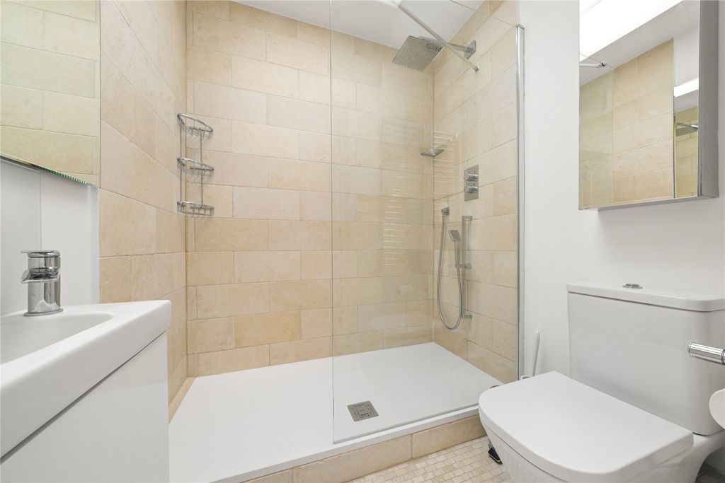 Additional image 5 of 3 bed flat to rentEllesmere Place, Walton-On-Thames, Surrey KT12