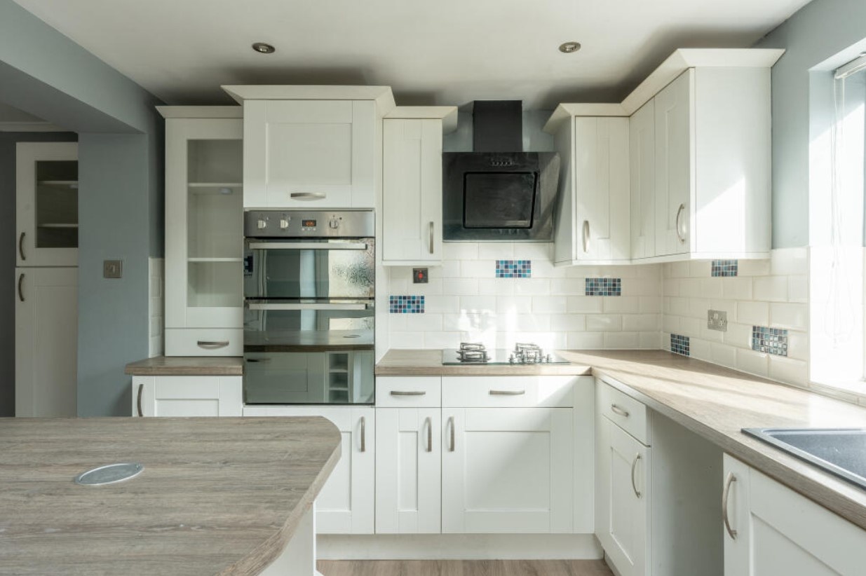 5 Bed Semi-Detached House, The Square, BS4, N1 7GU