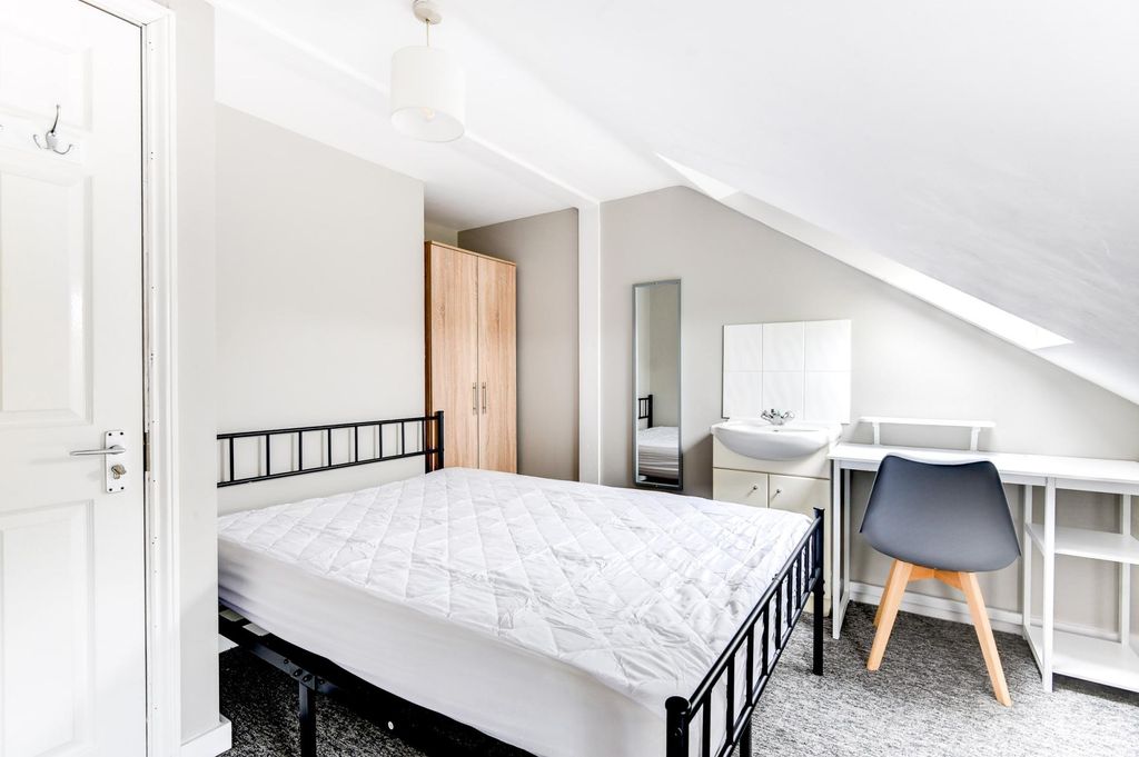 Additional image 8 of 7 bed semi-detached house to rentBernard Road, Brighton BN2