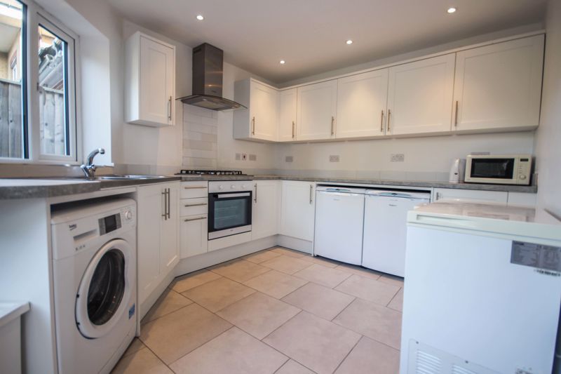6 bed shared accommodation to rentLuxury Student Home, Winton BH9 photo 5