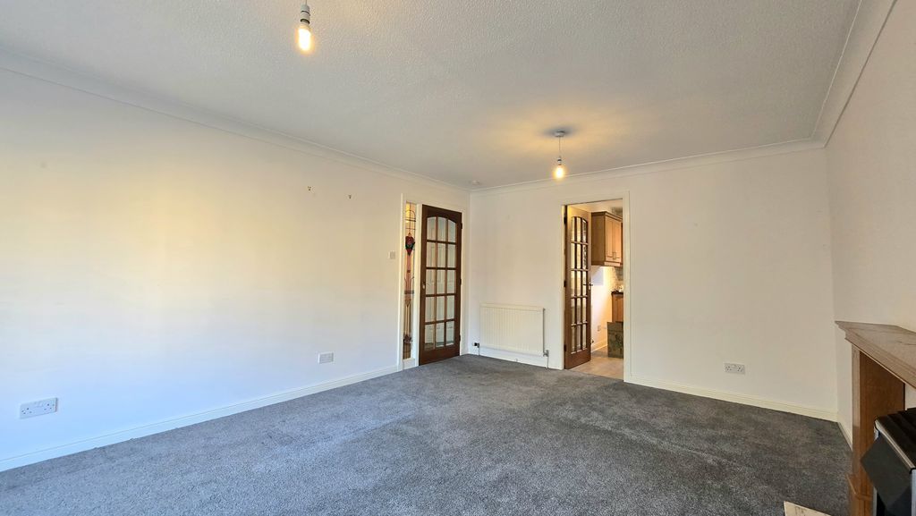 Additional image 3 of 3 bed flat to rentRiverside Gardens, Busby G76