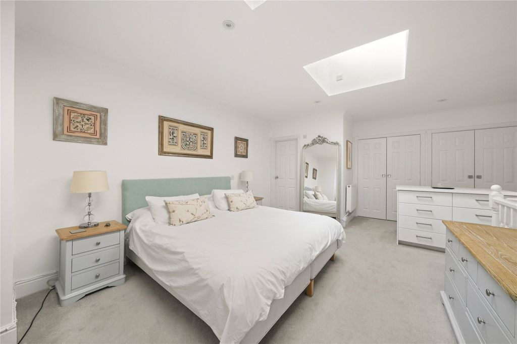 Additional image 8 of 3 bed flat to rentEllesmere Place, Walton-On-Thames, Surrey KT12