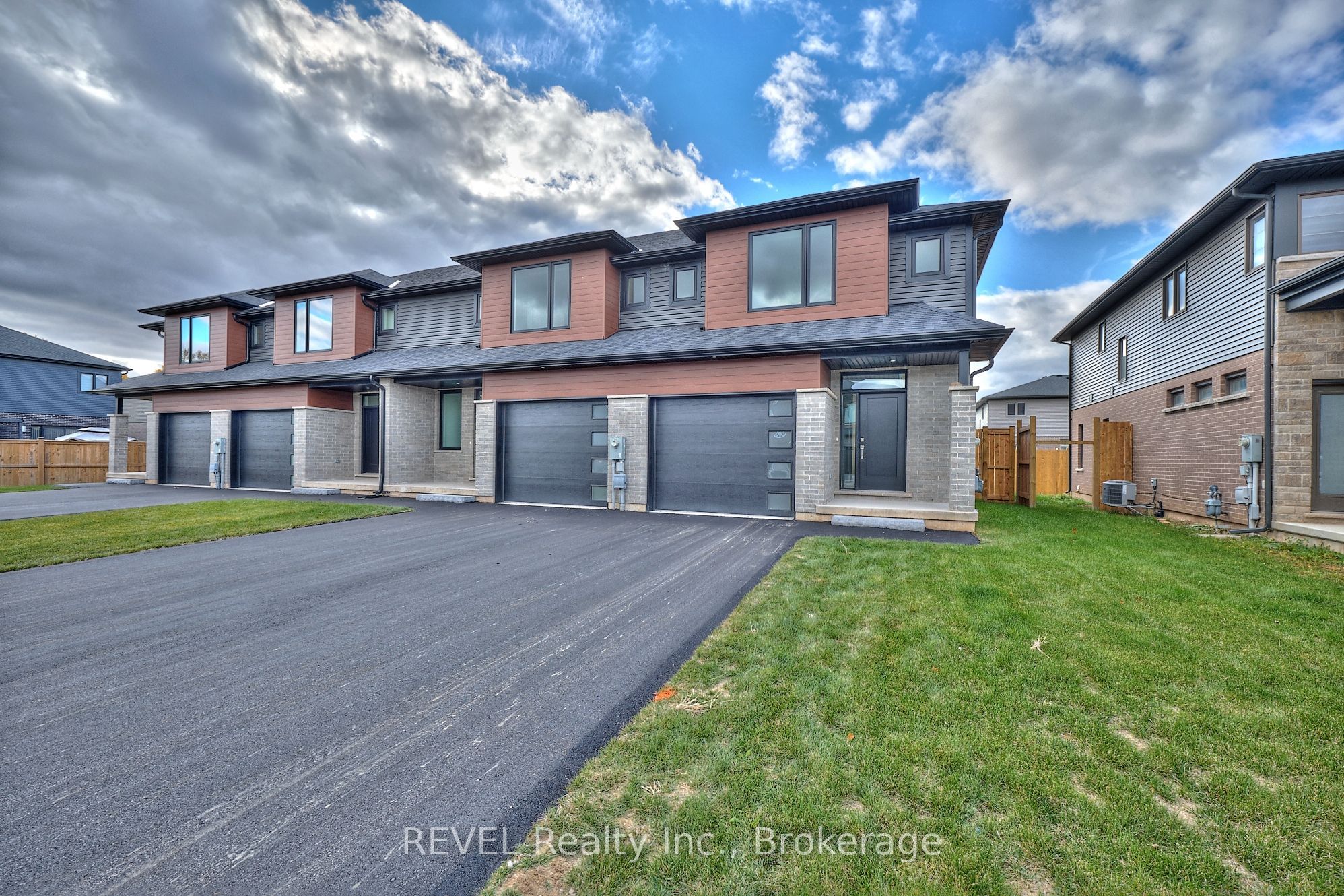 7429 Matteo Drive, Niagara Falls, ON, L2H 3T3