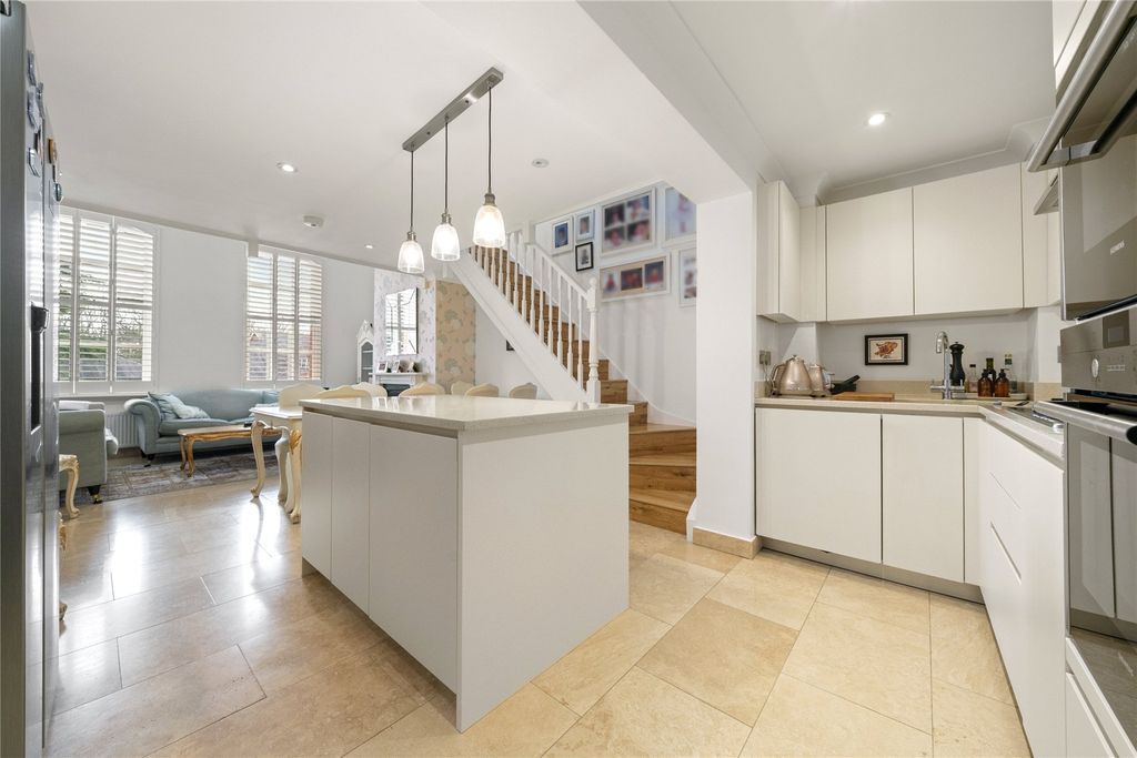 Additional image 3 of 3 bed flat to rentEllesmere Place, Walton-On-Thames, Surrey KT12