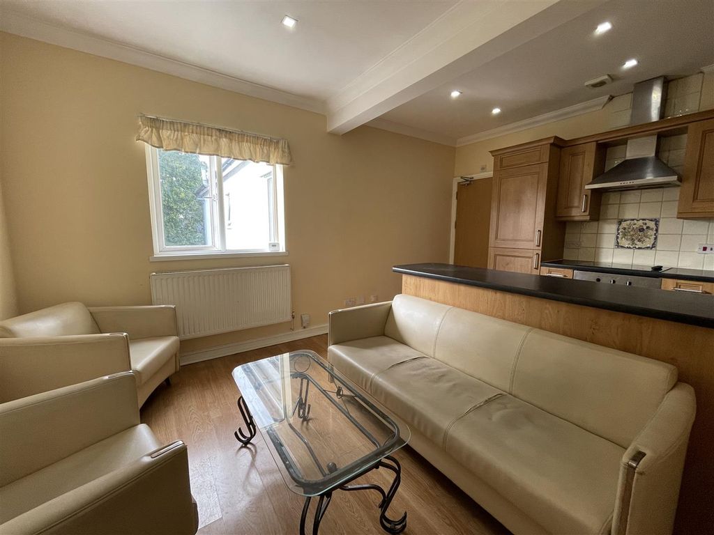 2 bed flat to rentThe Walk, Roath, Cardiff CF24