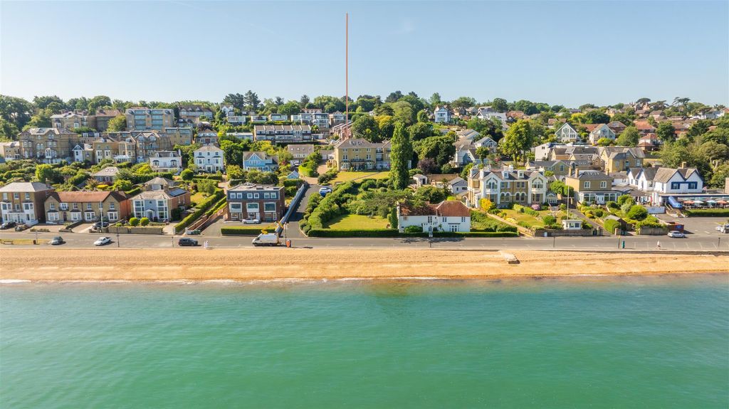 2 bed flat for saleCowes, Isle Of Wight PO31