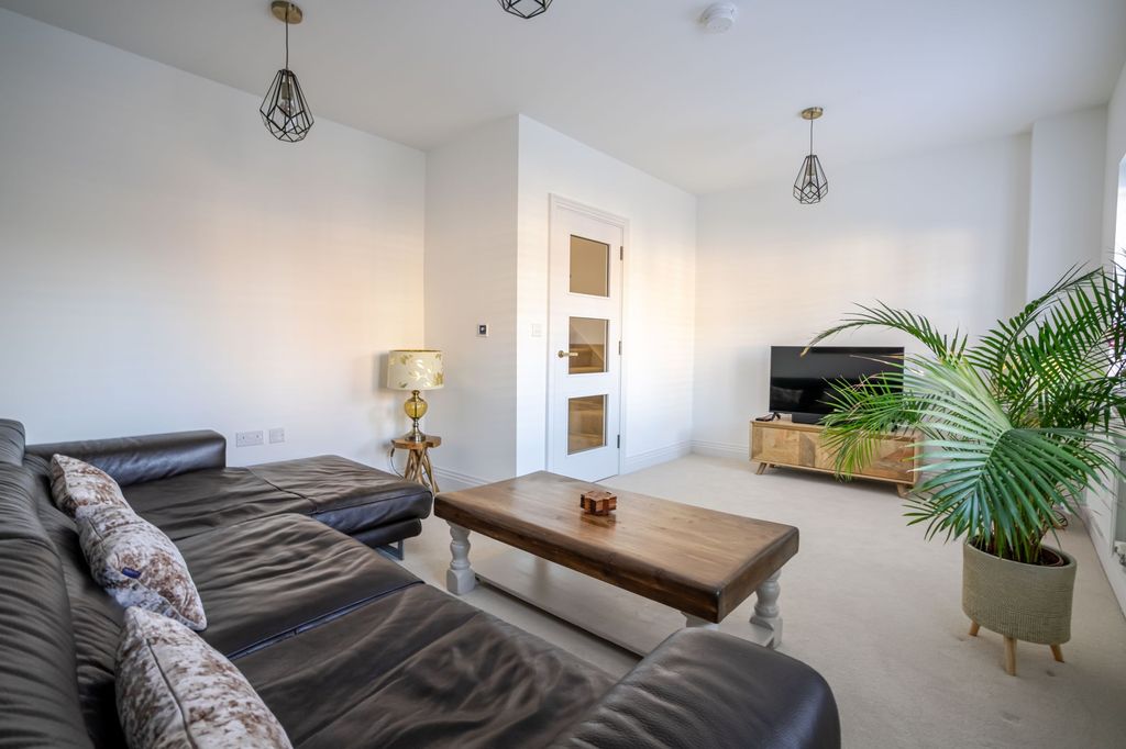 Additional image 5 of 4 bed terraced house to rentMartin Avenue, Sunninghill SL5