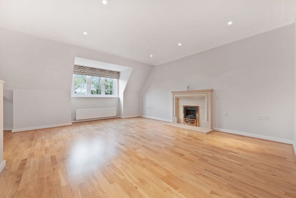 2 bed flat to rentAlderbourne, Ascot SL5 photo 2