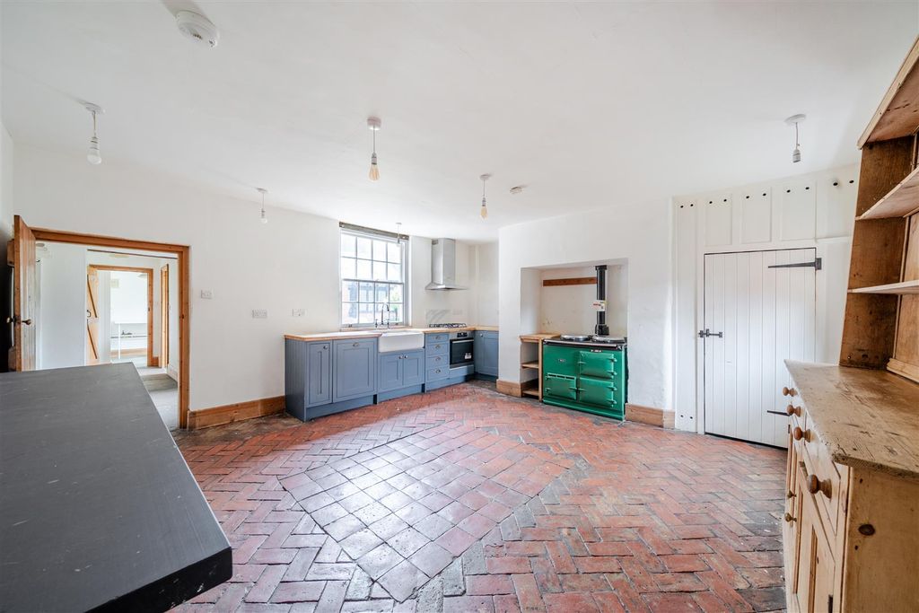 Additional image 2 of 6 bed detached house to rentThe Square, Cranborne, Wimborne BH21