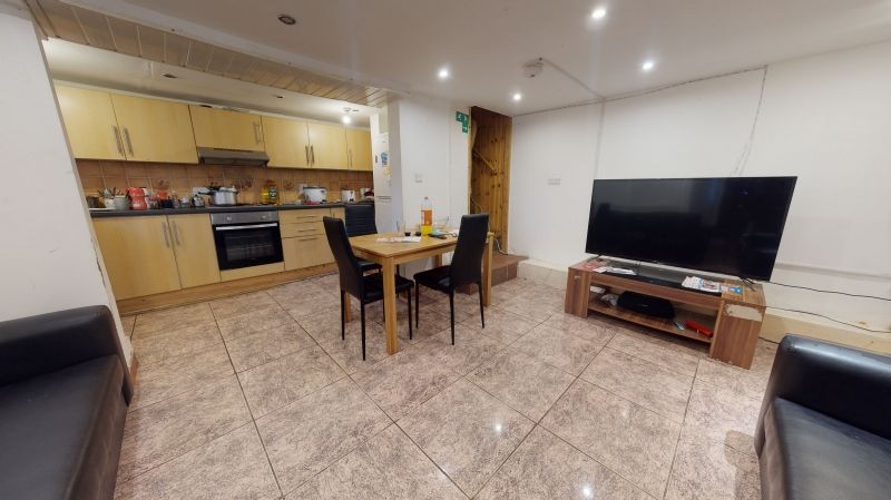 Additional image 2 of 3 bed shared accommodation to rentRoyal Park Avenue, Hyde Park, Leeds LS6