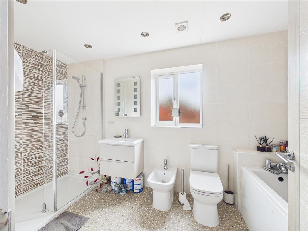 Additional image 17 of 4 bed detached house to rentThe Coachings, Ferriby Road, Hessle HU13