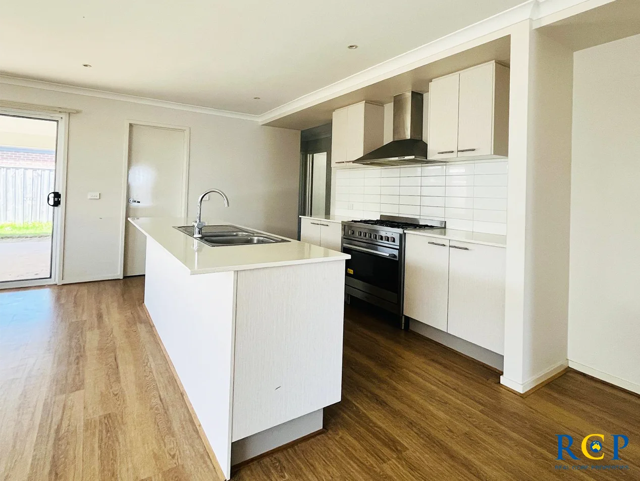 5 Sparkle Way, Tarneit VIC 3029 photo 4