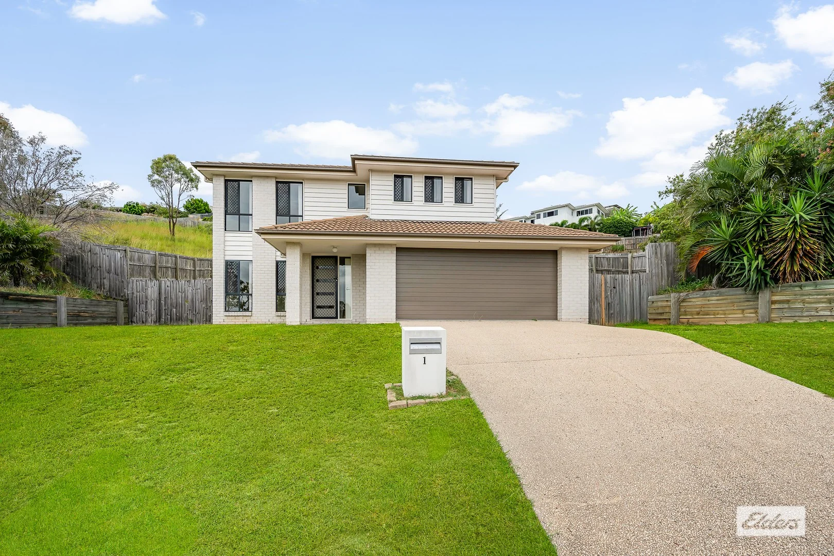 1 Deveney Drive, Kirkwood QLD 4680