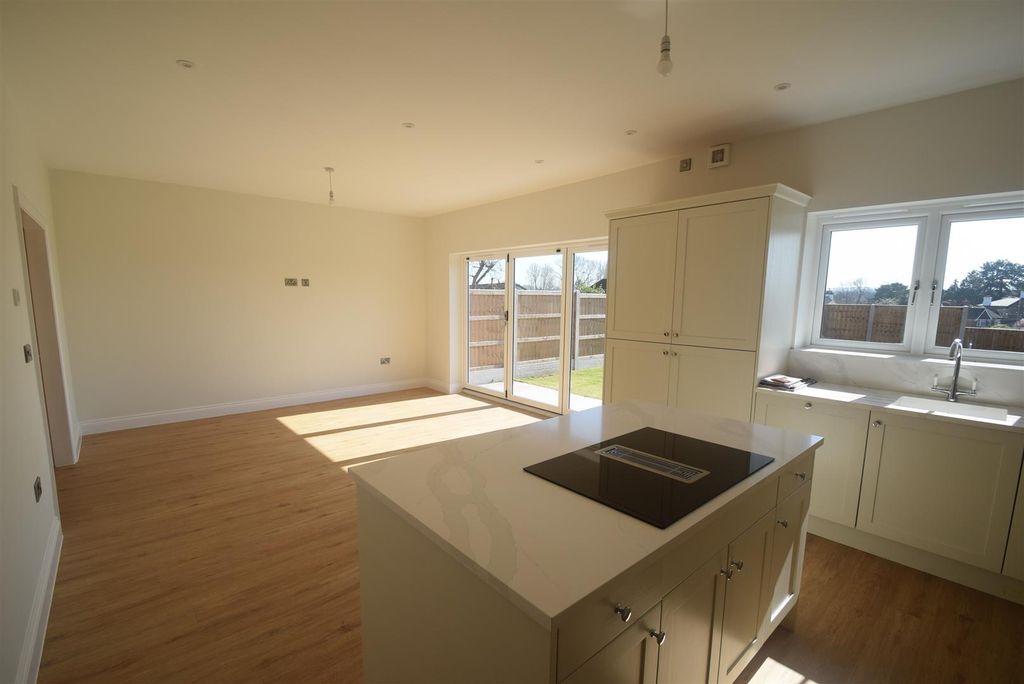 Additional image 5 of 4 bed detached house to rentChetwynd Road, Newport TF10