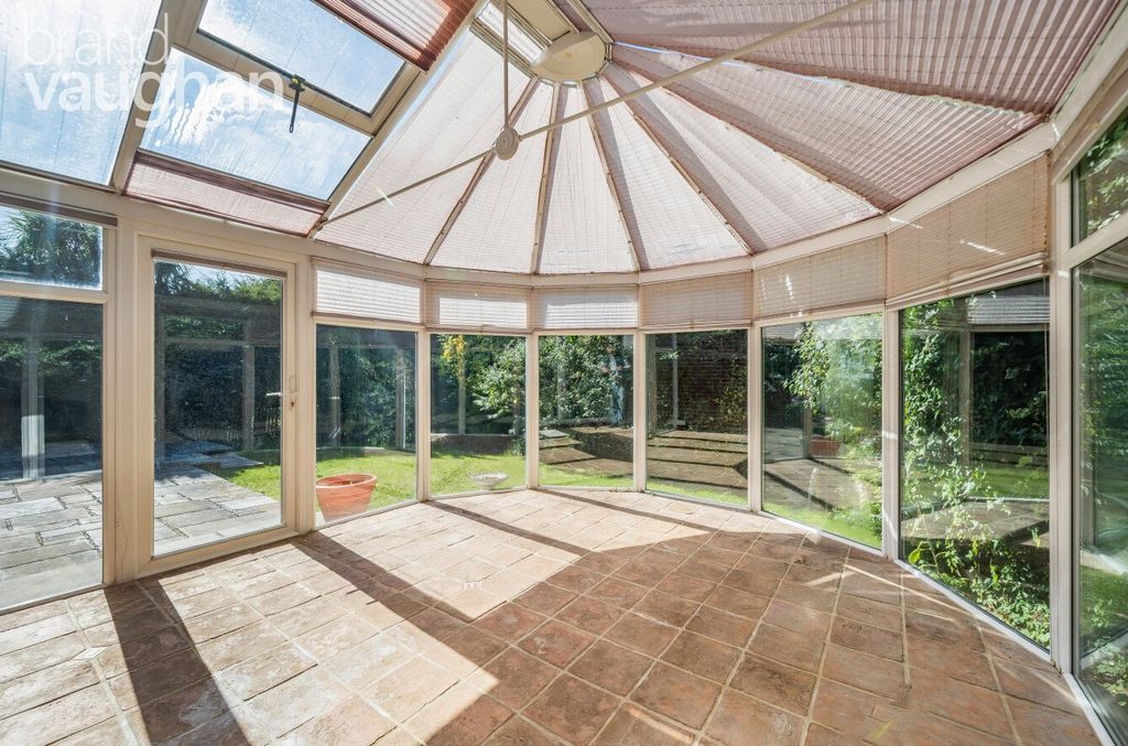 4 bed detached house to rentAsh Close, Hove, East Sussex BN3 photo 5
