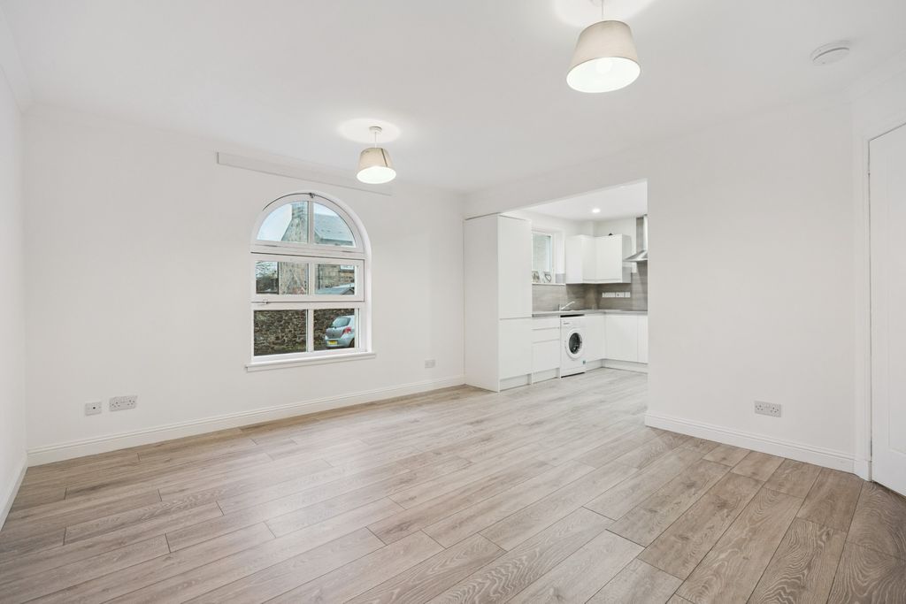 Additional image 3 of 2 bed flat to rentClaycrofts Place, Stirling, Stirlingshire FK7