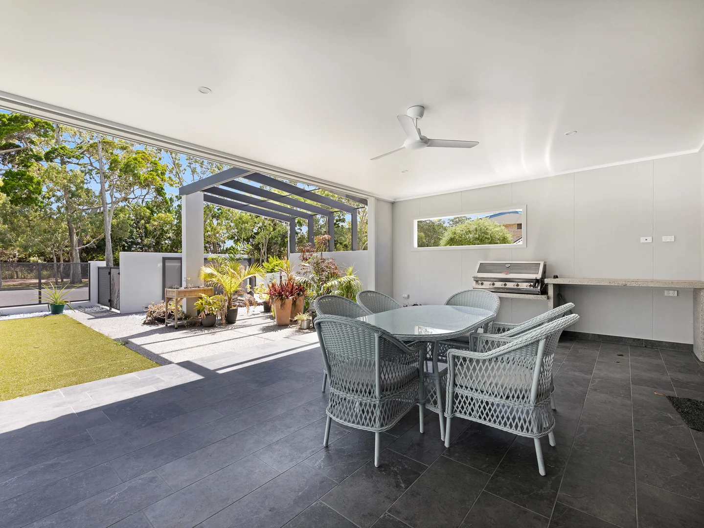 Additional image 3 of 527 Esplanade, Urangan QLD 4655