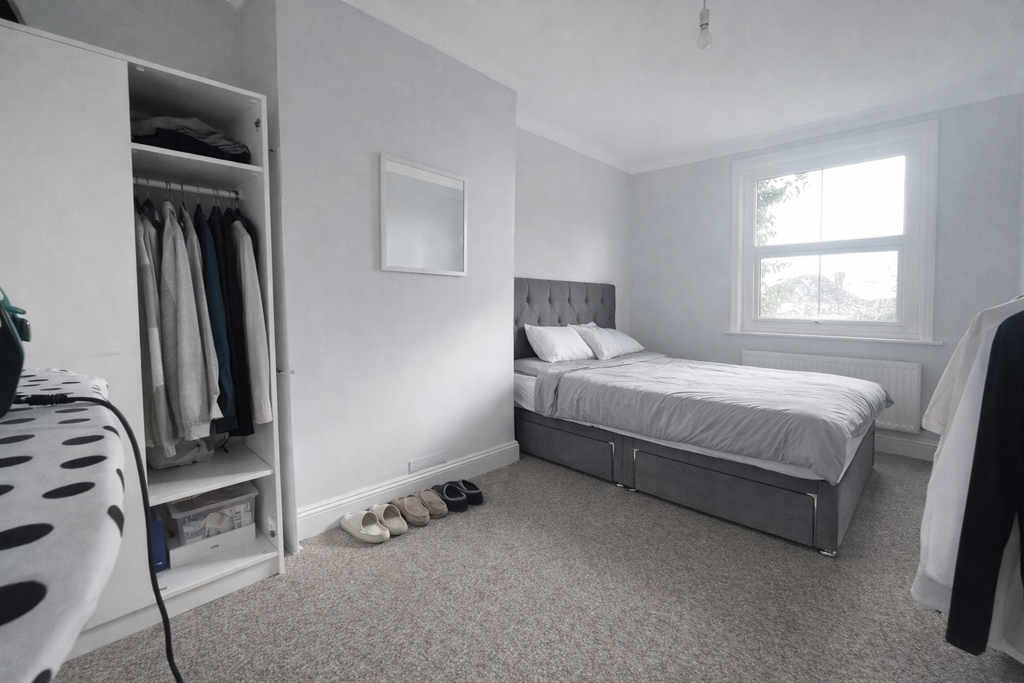 2 bed flat to rentBitterne Road West, Southampton SO18