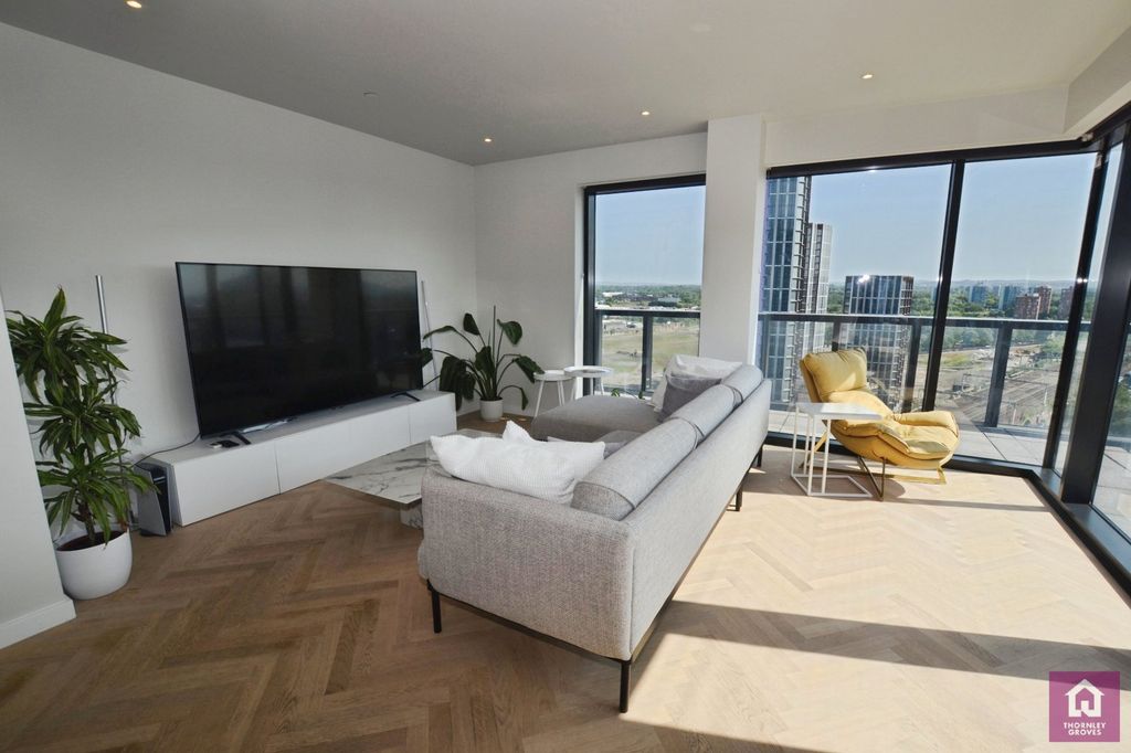 3 bed flat to rentThe Stile, 17 Aspin Lane, Manchester M4