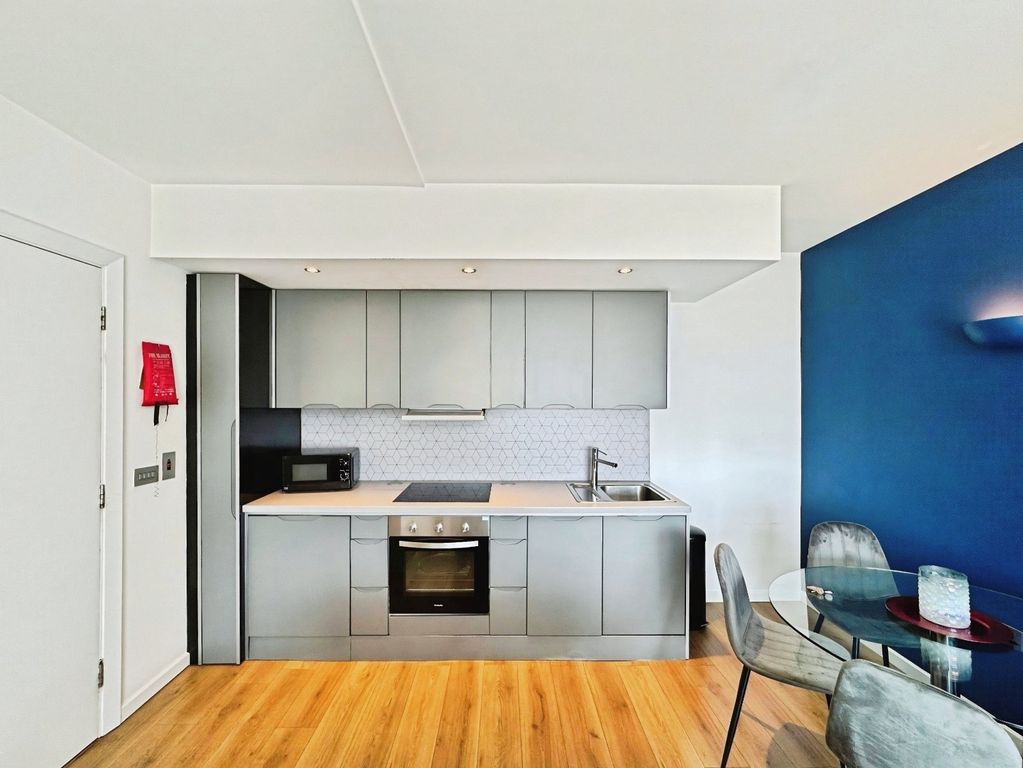 Additional image 2 of 2 bed flat to rentWest Point, Wellington Street, Leeds, West Yorkshire LS1