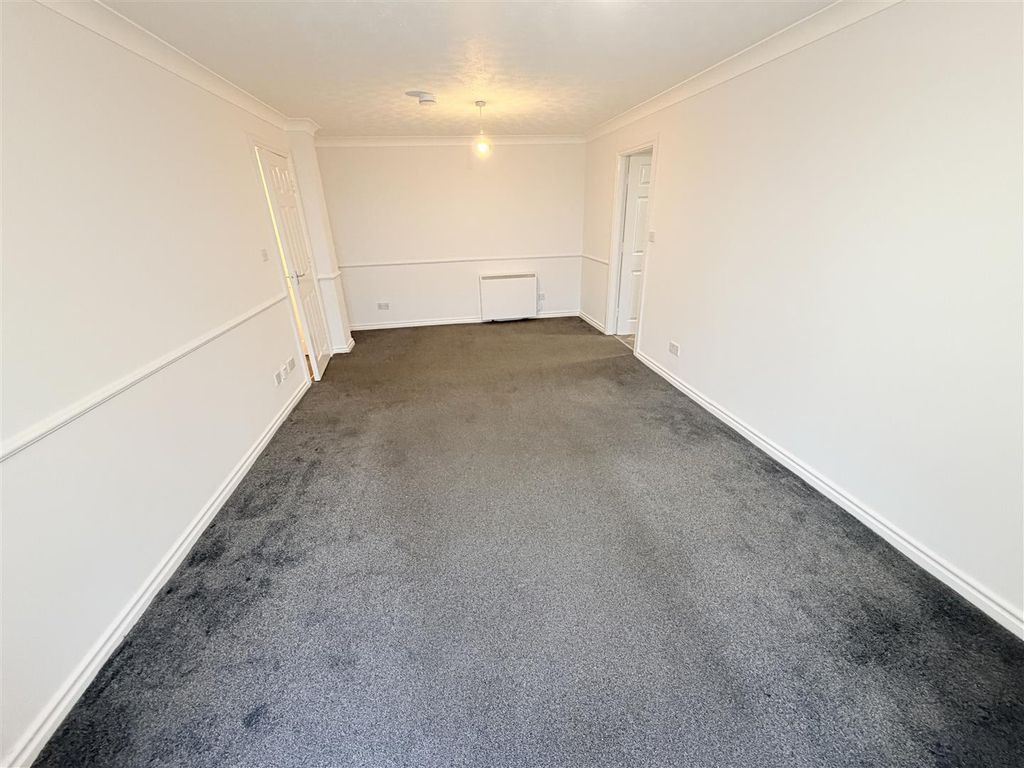 2 bed flat to rentNavigation Point, Middleton Road, Hartlepool TS24 photo 3