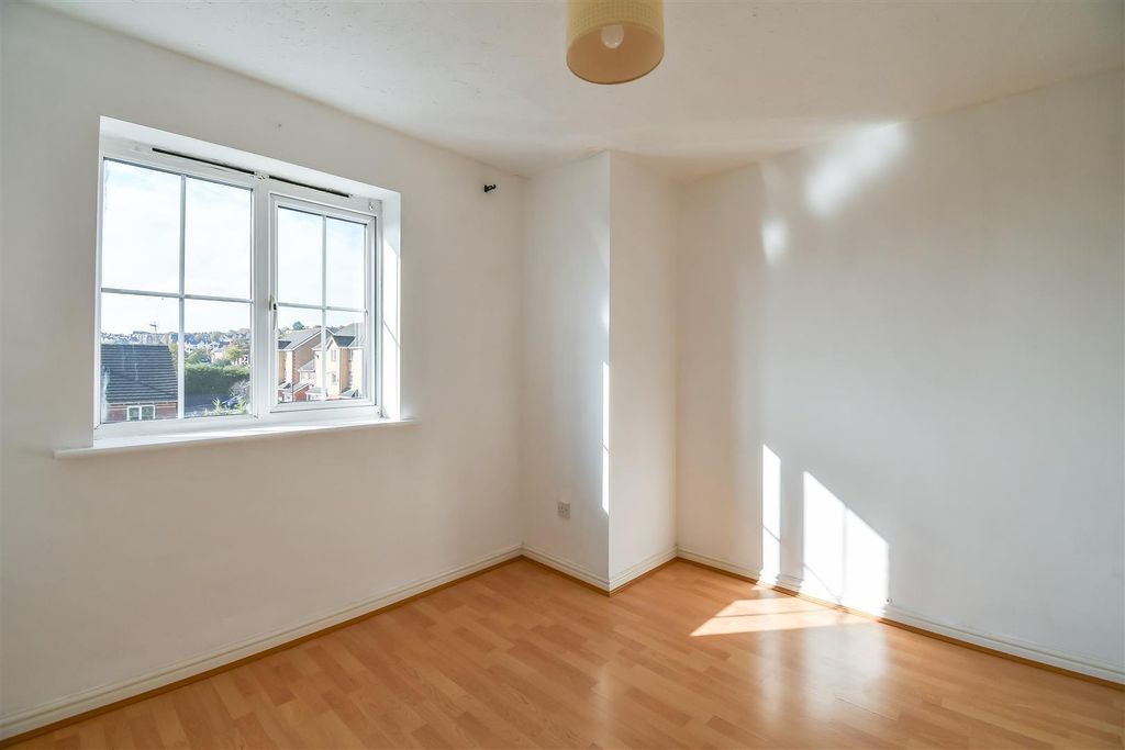 2 bed flat to rentGerddi Margaret, Barry CF62 photo 2
