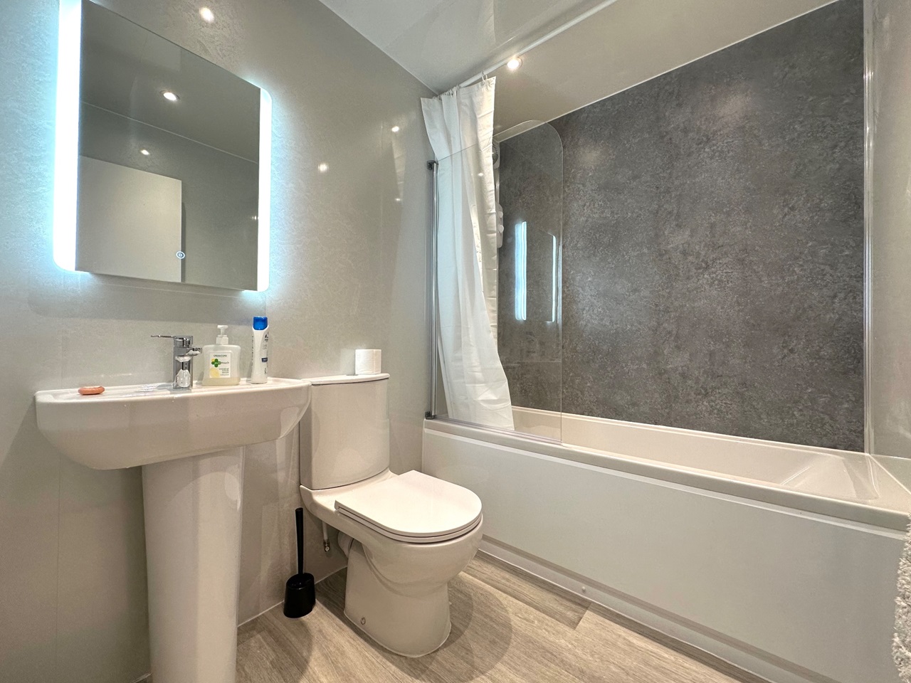 3 Bed Flat, Dumbryden Grove, EH14, N1 7GU photo 3
