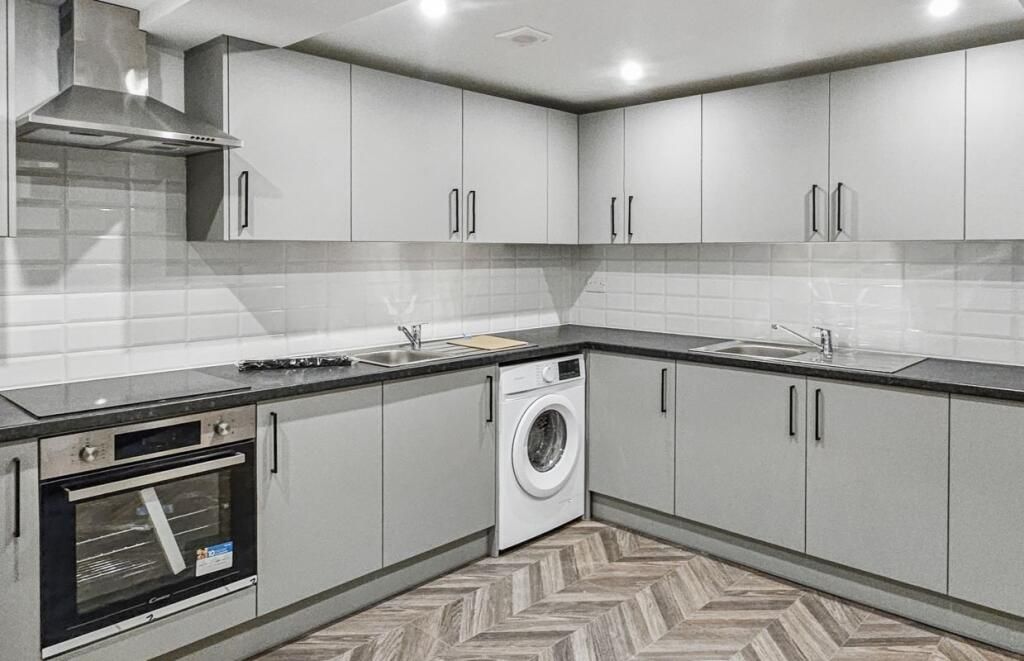 Additional image 4 of 6 bed town house to rentYork Avenue, Slough SL1