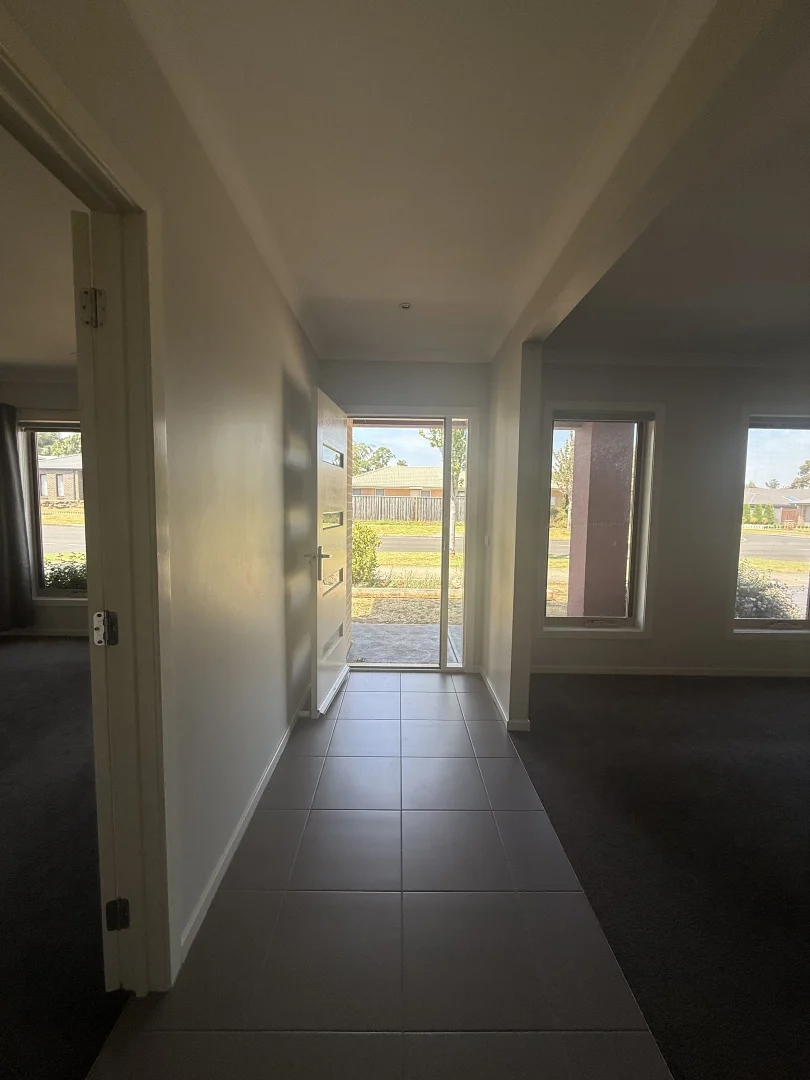 Additional image 2 of 36 Cook Street, Drouin VIC 3818
