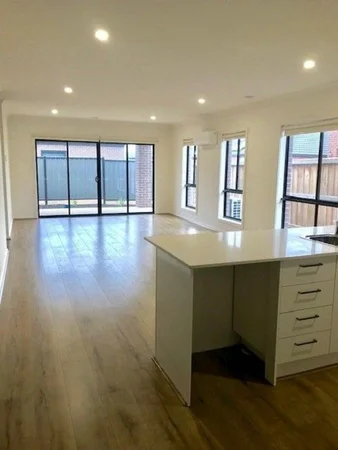 Additional image 3 of 4 Tora Crescent, Fraser Rise VIC 3336