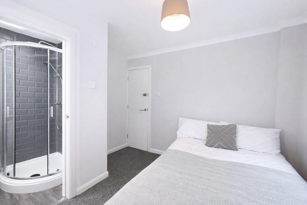 Additional image 2 of 8 bed shared accommodation to rentAuckland Drive, Brighton BN2
