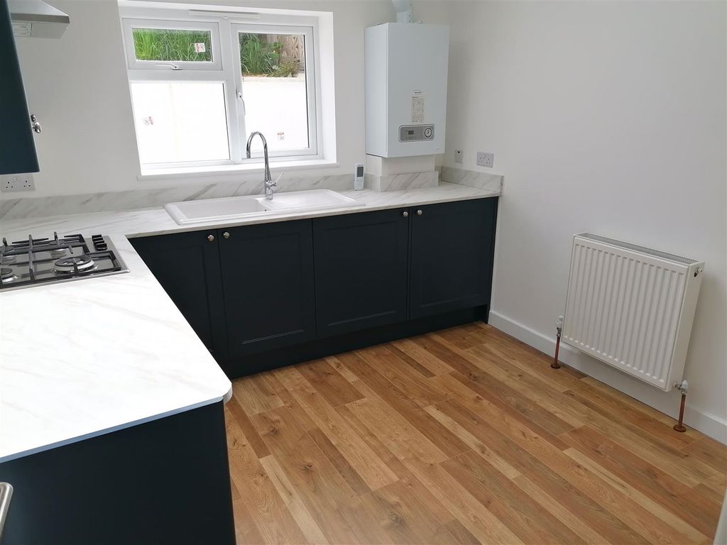 Additional image 3 of 2 bed property to rentBarton Road, Newport PO30