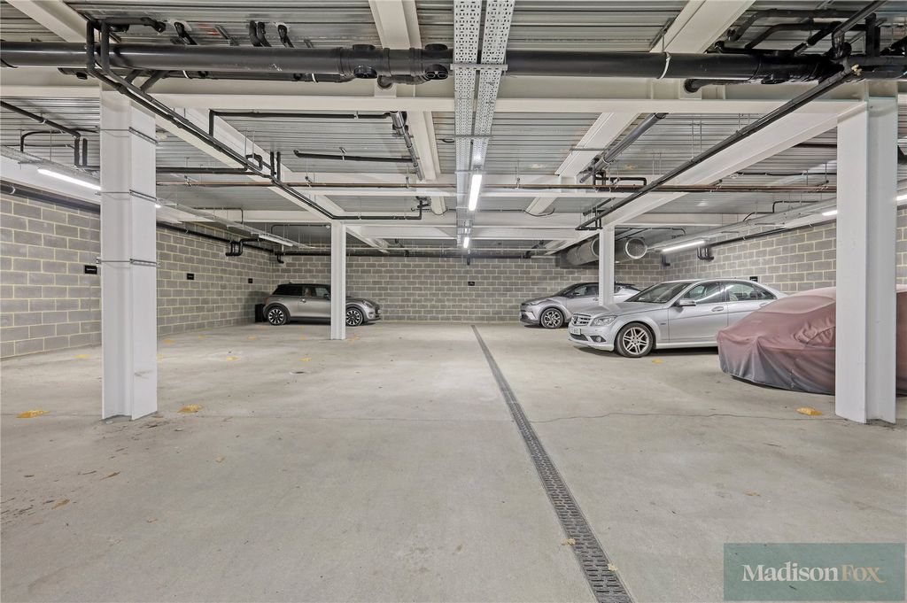 Additional image 37 of 2 bed flat to rentPalmerston Road, Buckhurst Hill, Essex IG9