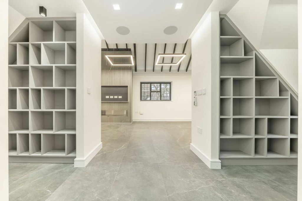 Additional image 3 of 3 bed flat to rentBeech Hill Avenue, Hadley Wood EN4