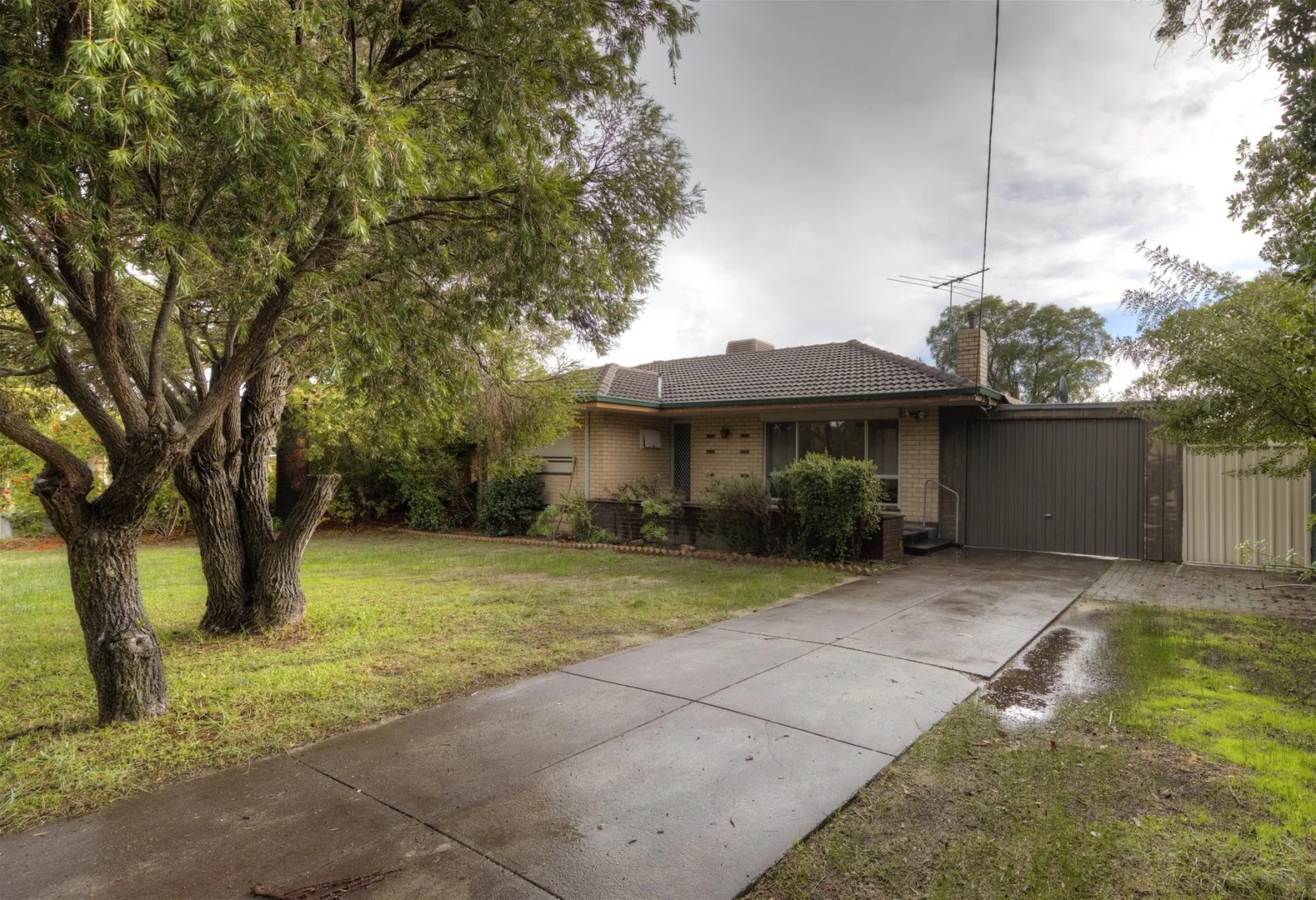 4 Rothesay Street, Forrestfield WA 6058