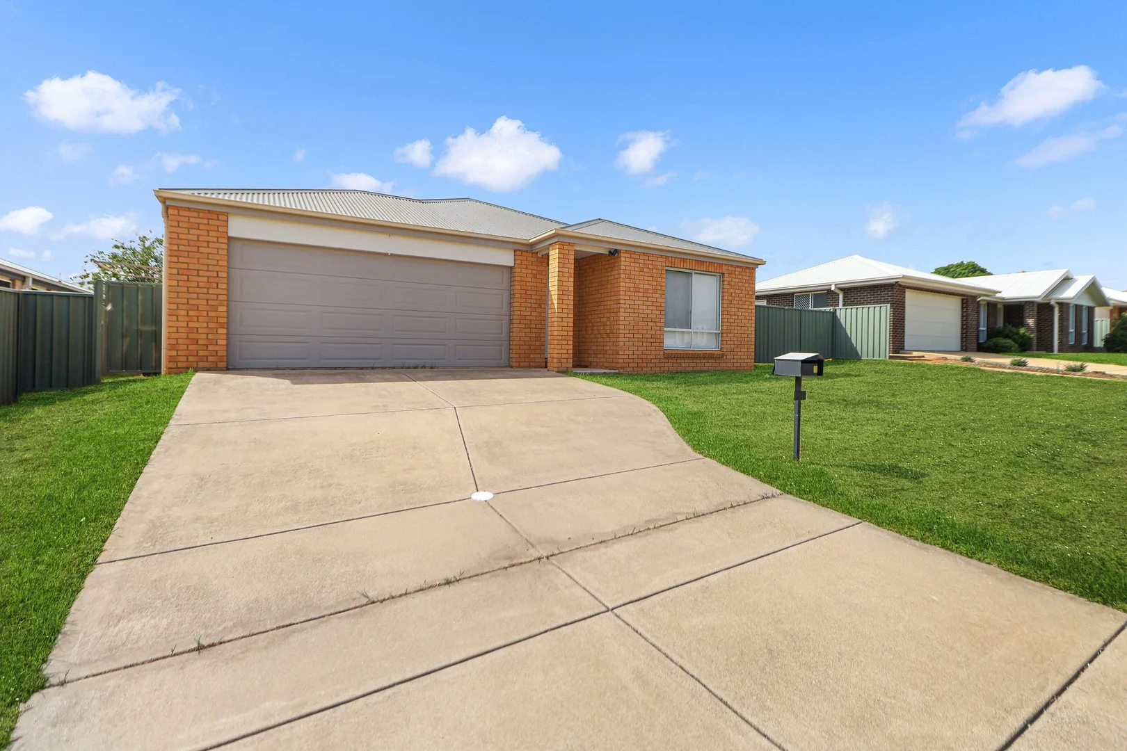 5 Melaleuca Drive, Forest Hill NSW 2651