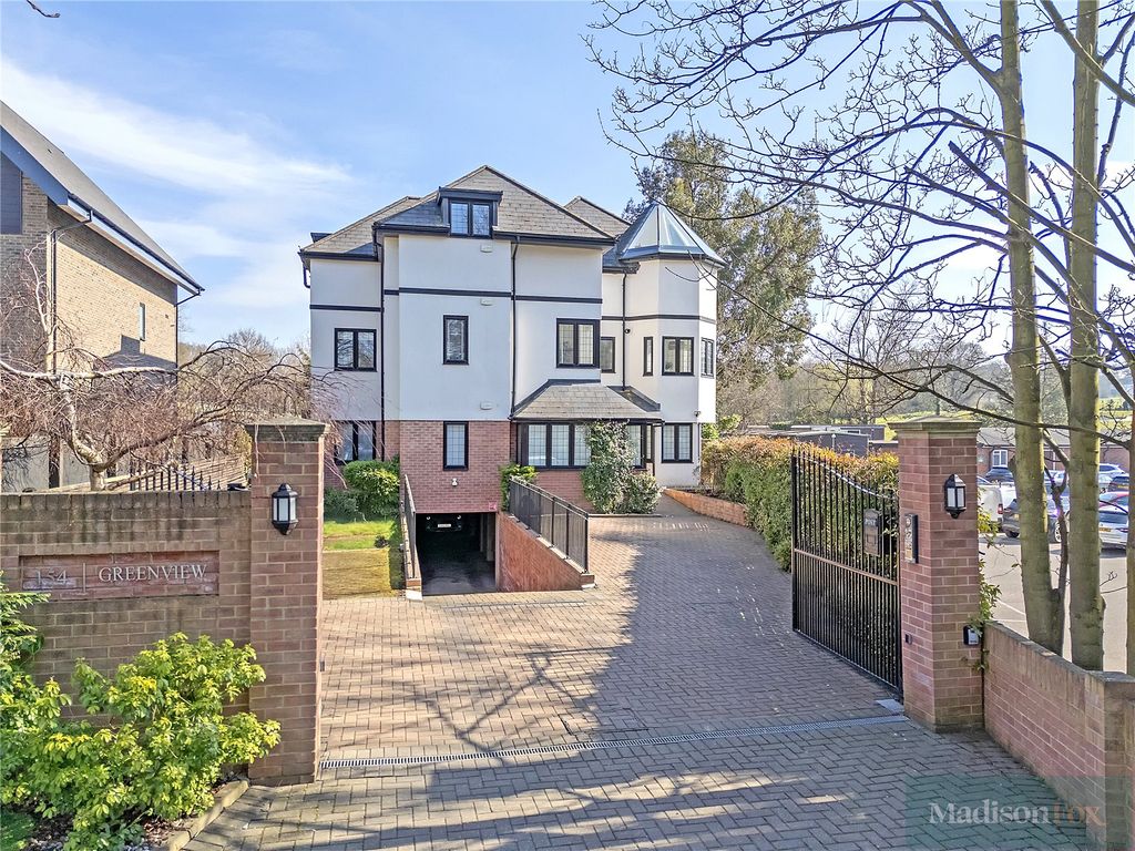 3 bed flat for saleHigh Road, Chigwell, Essex IG7