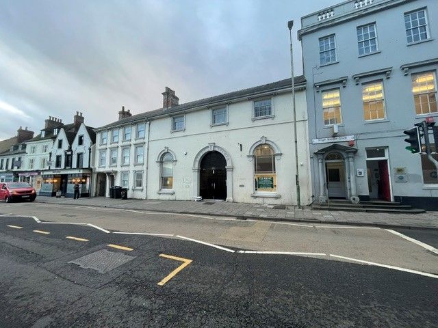 2 bed flat to rentHigh Street, Swindon SN1