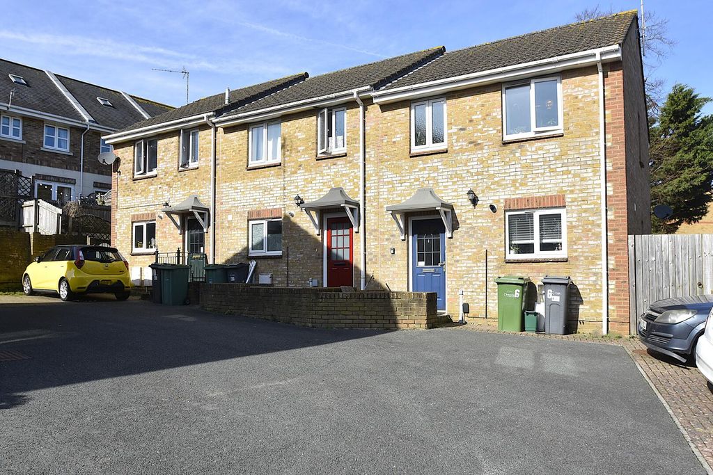 3 bed end terrace house to rentThe Sidings, Cowes PO31