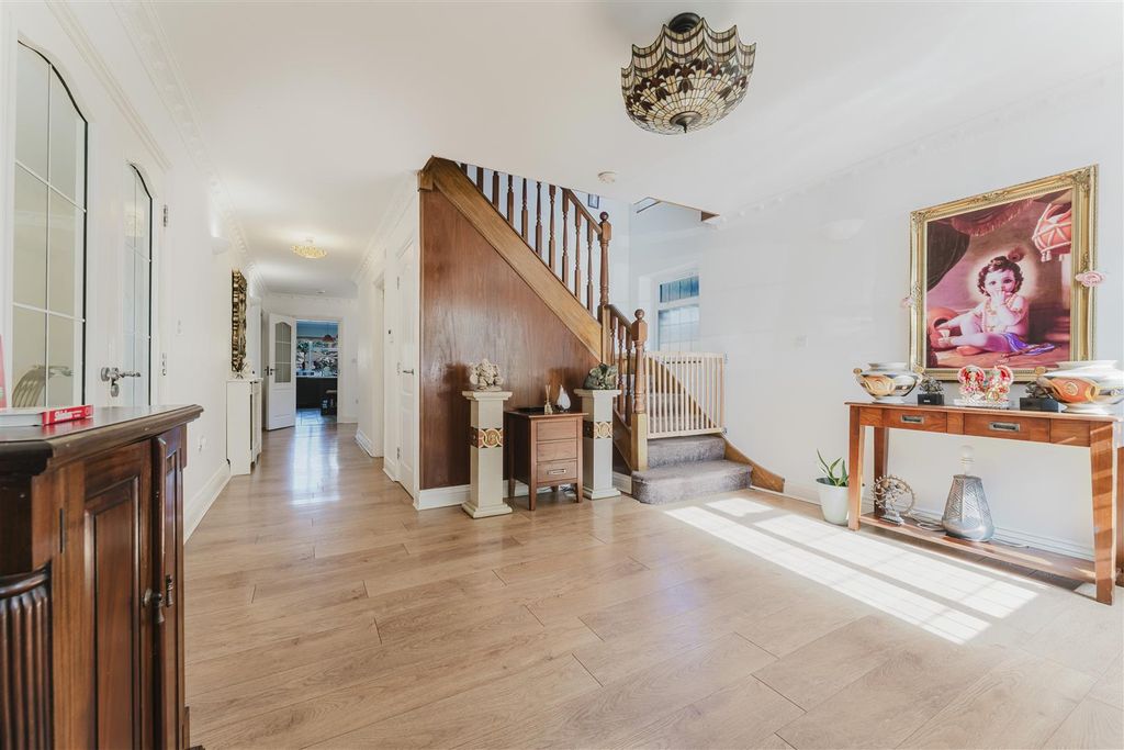 Additional image 7 of 5 bed detached house to rentWellesley Avenue, Iver SL0