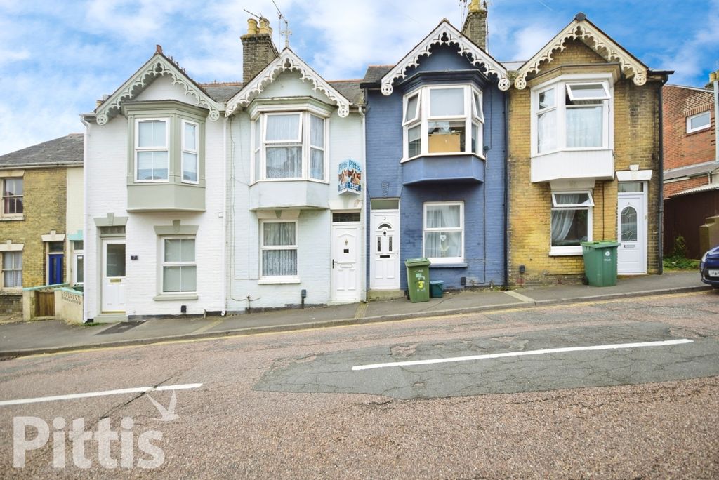 2 bed terraced house to rentBridge Road, Cowes PO31