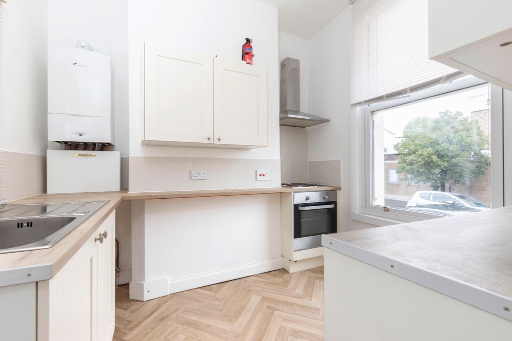 Additional image 3 of 1 bed flat to rentBath Road, Cheltenham GL53