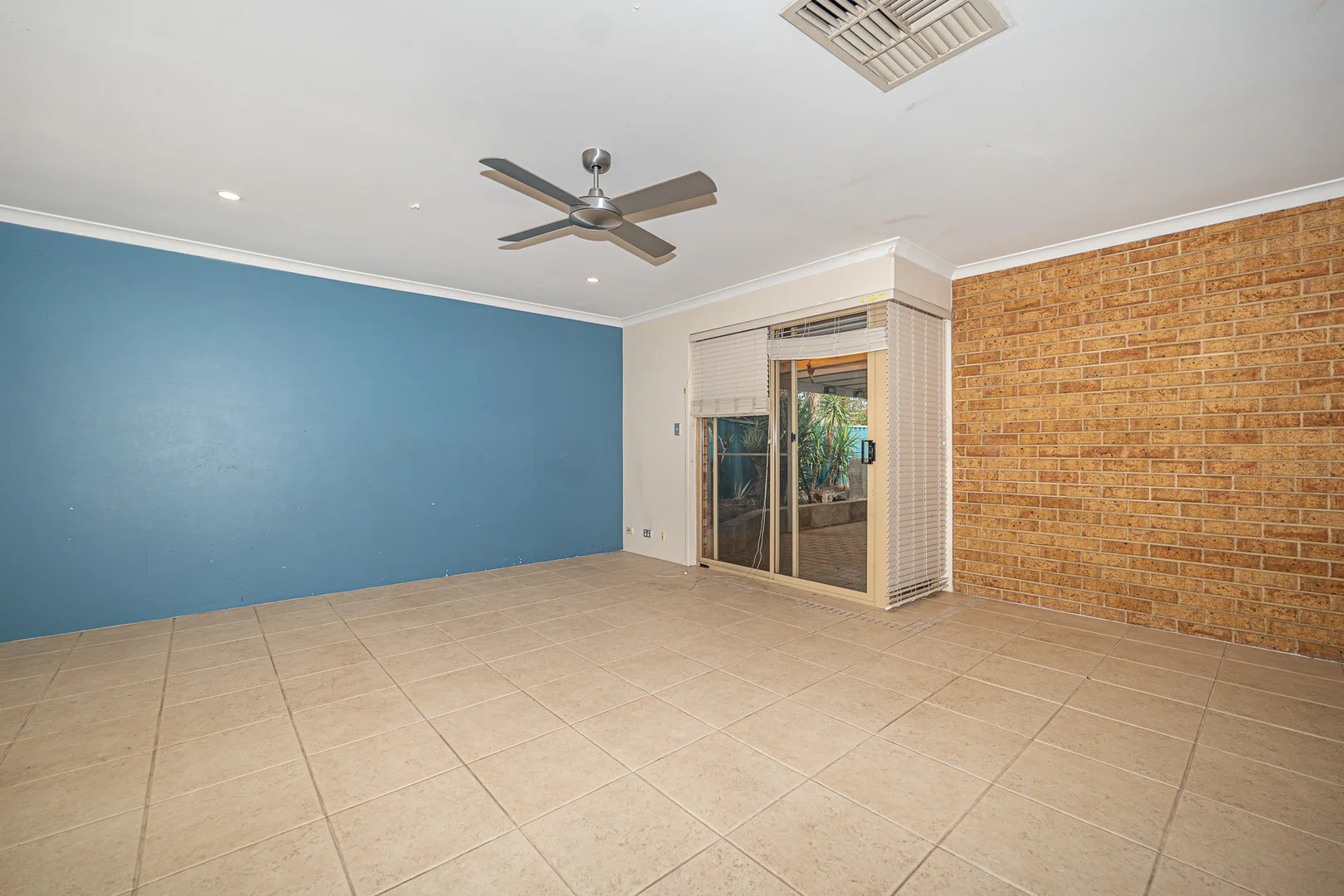 13 Glenarber Way, Willetton WA 6155 photo 3