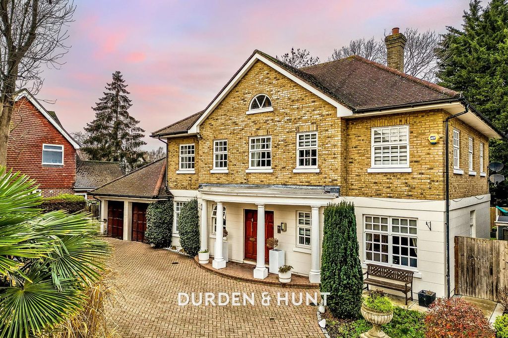 5 bed detached house to rentGainsborough Place, Chigwell IG7