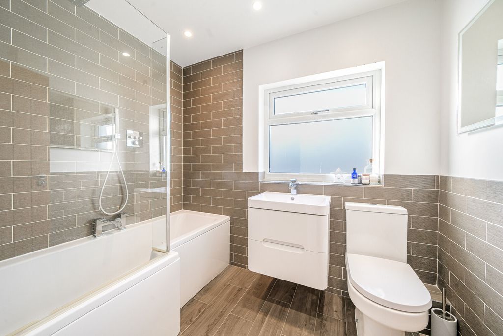 Additional image 4 of 3 bed semi-detached house to rentBirchfield Close, Addlestone KT15
