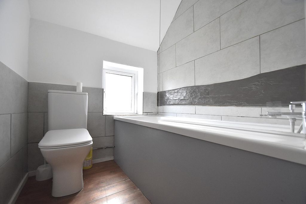 Additional image 10 of 3 bed property to rentHigh Street, Carisbrooke, Newport PO30
