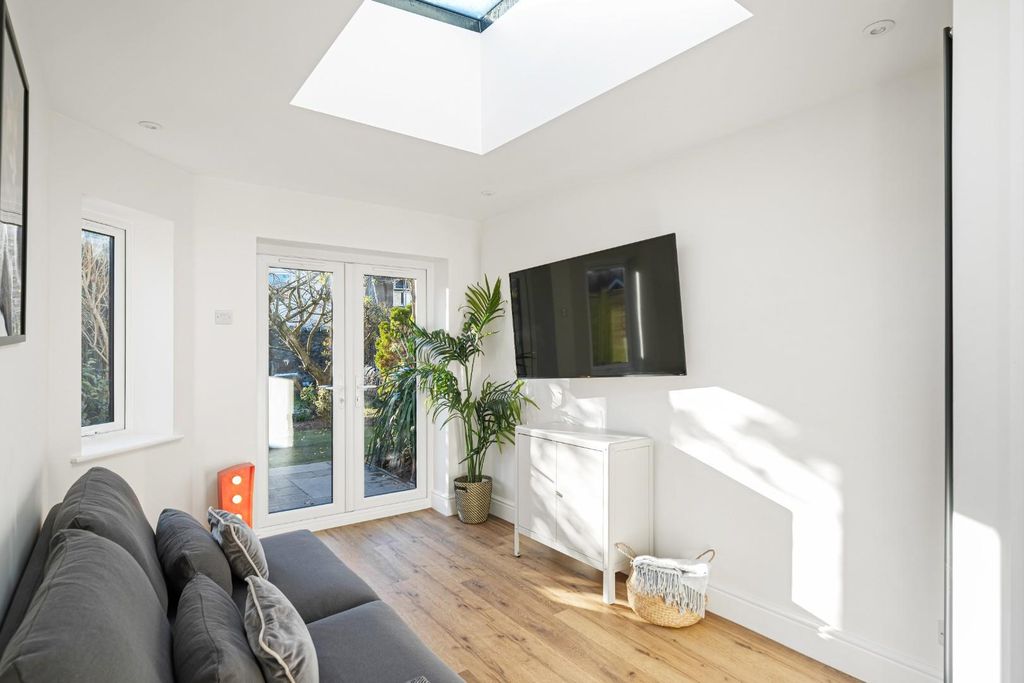 Additional image 5 of 8 bed property to rentLodge Causeway, Bristol BS16